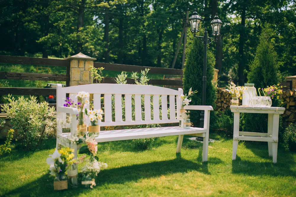 Hvid Havebænk – 15 Dejlige Havebænke i Høj Kvalitet