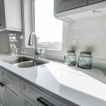 Friske måder at bruge marmor til at løfte moderne køkkendesign